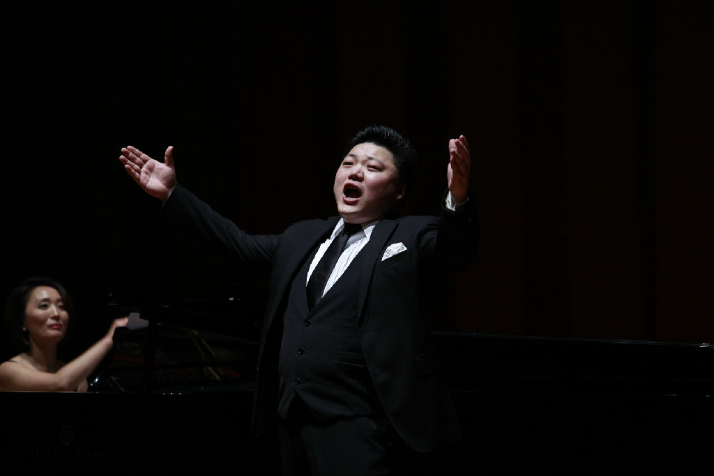 韩蓬演唱《我的太阳》